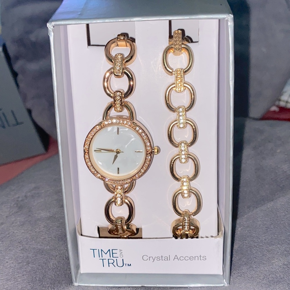 💜Women’s Round Gold Tone Watch with Bracelet